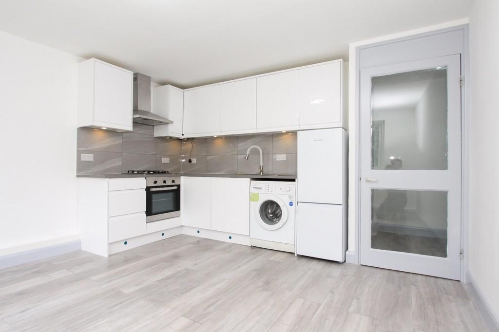 Langton Grove, Northwood HA6 2 bed apartment for sale £400,000