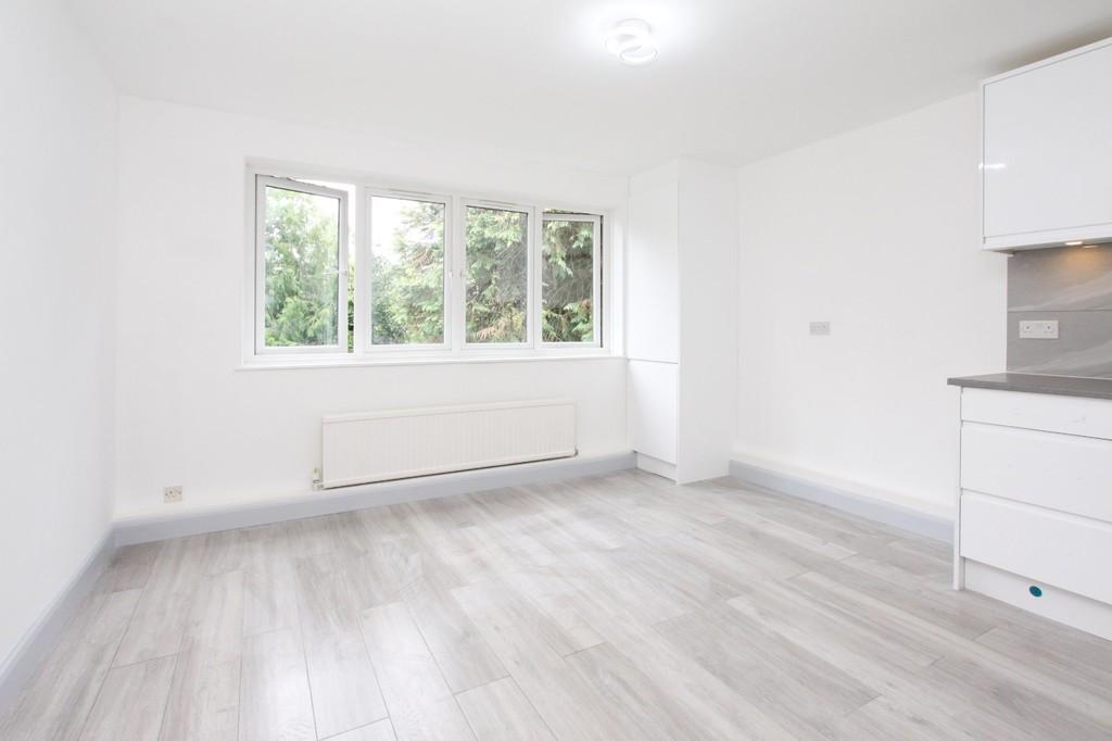 Langton Grove, Northwood HA6 2 bed apartment for sale £350,000