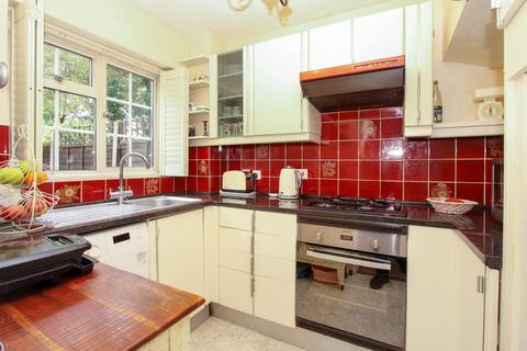 1a Willows Close, Pinner, HA5 3SY