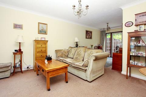 1a Willows Close, Pinner, HA5 3SY