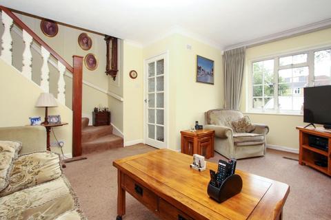 1a Willows Close, Pinner, HA5 3SY