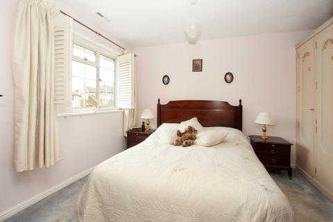1a Willows Close, Pinner, HA5 3SY