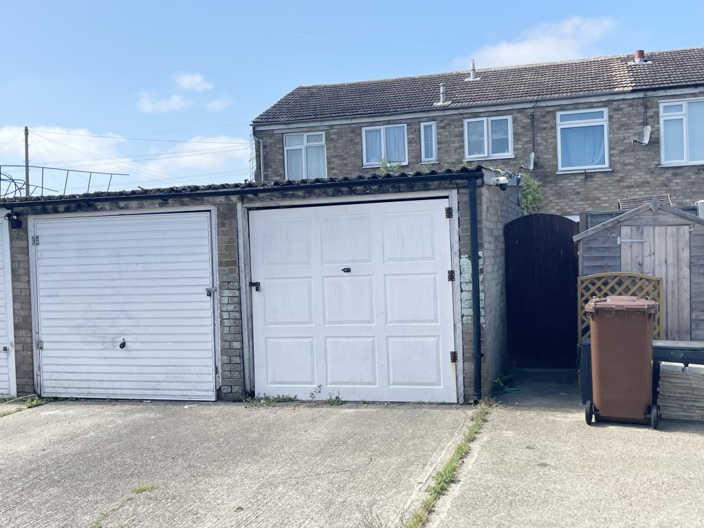 Garage in block of house for investment