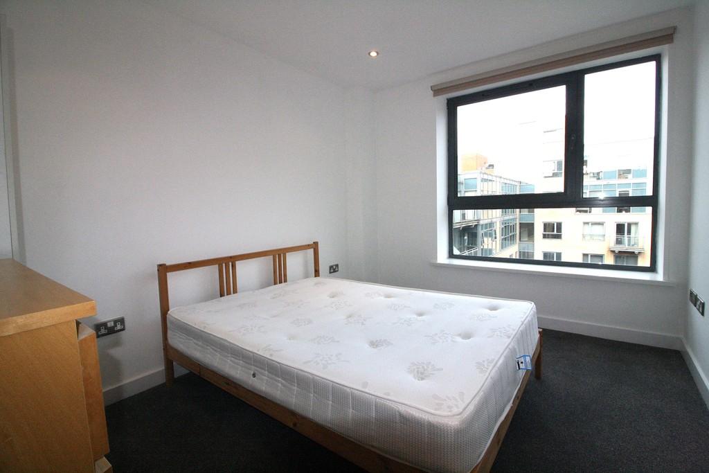 Apartment in Sheffield, South Yorkshire - More
