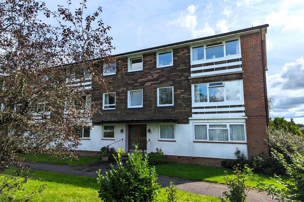 Romsey Tadburn Road UNFURNISHED 2 bed ground floor flat £1,200 pcm (£