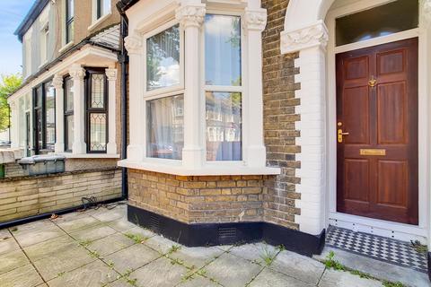 3 bedroom terraced house to rent, Welbeck Road, London, E6