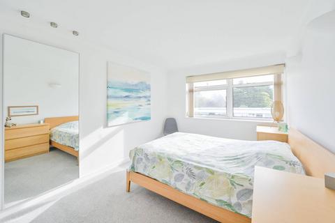 70 The Knoll, London, W13 8HY
