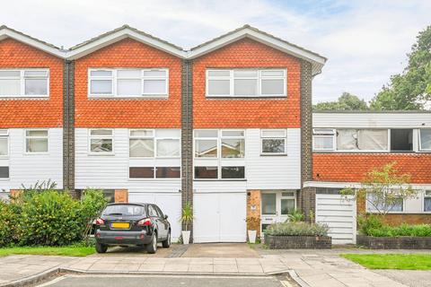 70 The Knoll, London, W13 8HY