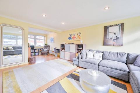70 The Knoll, London, W13 8HY