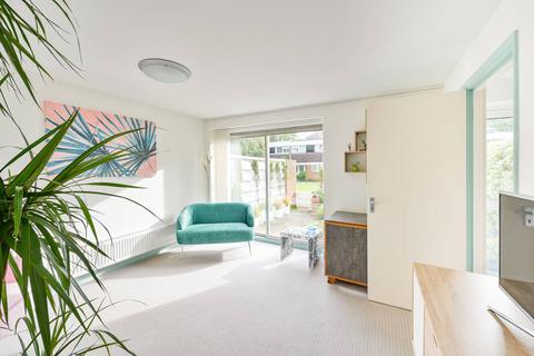 70 The Knoll, London, W13 8HY