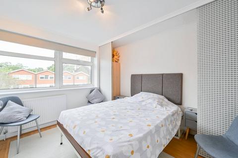 70 The Knoll, London, W13 8HY
