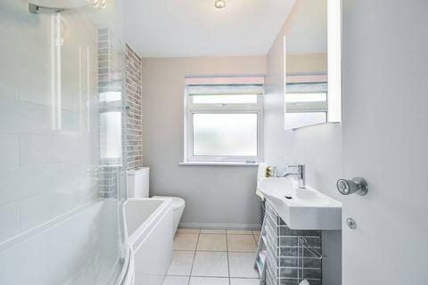 70 The Knoll, London, W13 8HY
