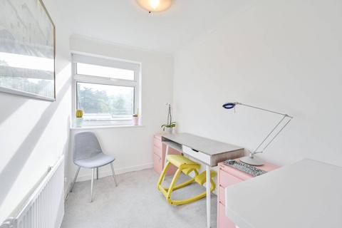 70 The Knoll, London, W13 8HY