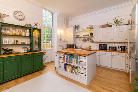 46 Brigade Place, Caterham, CR3 5ZU