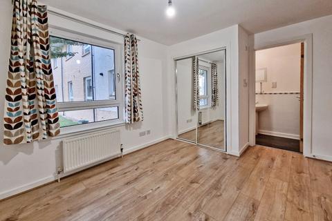 2 bedroom flat to rent - Stenhouse Gardens, Stenhouse, Edinburgh, EH11