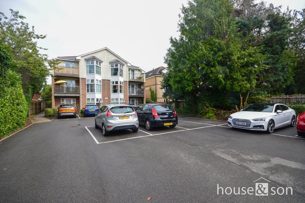 Richmond Park Road, Bournemouth 2 bed penthouse for sale £210,000