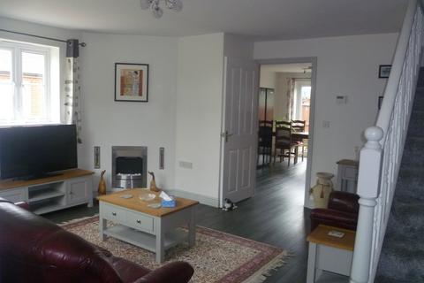 3 bedroom end of terrace house to rent, Creech Hill View, Station Road