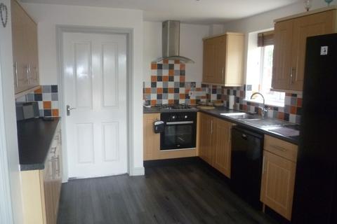 3 bedroom end of terrace house to rent, Creech Hill View, Station Road