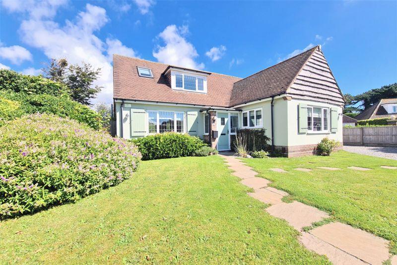Monks Way, Hill Head, PO14 3 bed detached house for sale £879,950