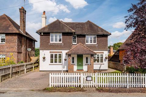 4 bedroom detached house to rent, Tally Road, Limpsfield Chart, Oxted