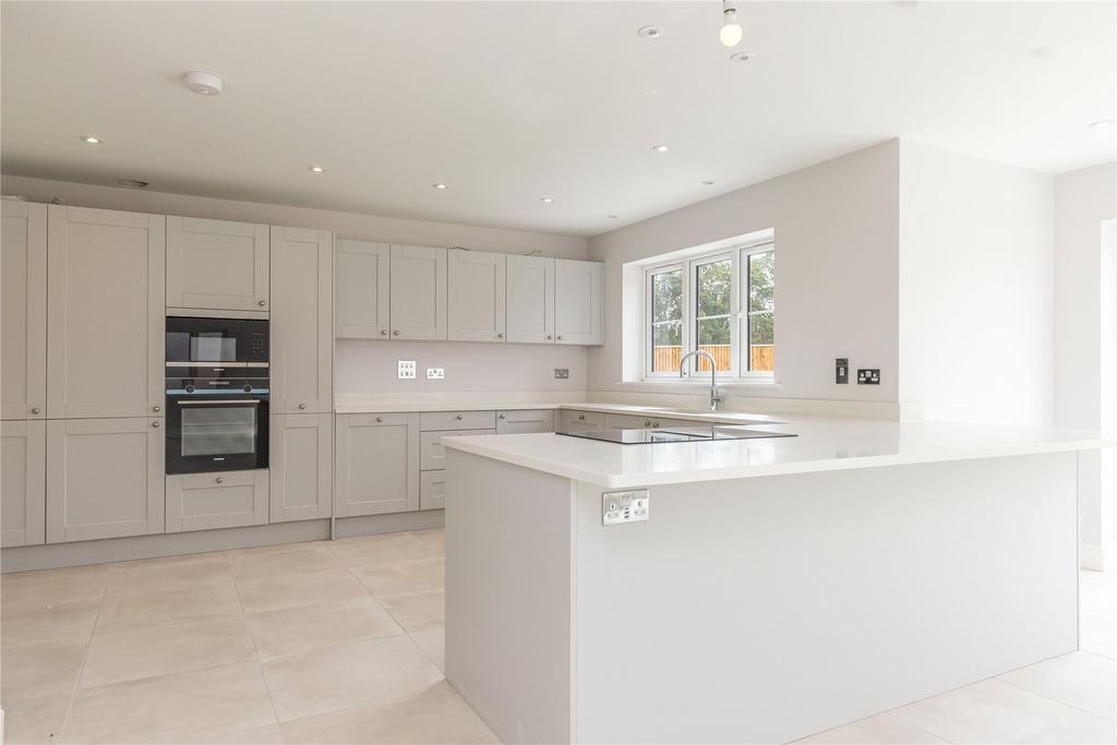Retreat, Basingstoke Road, Swallowfield, Berkshire, RG7 5 bed