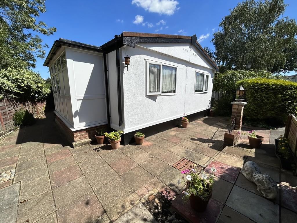 The Elms, Lippitts Hill 2 bed mobile home for sale £195,000