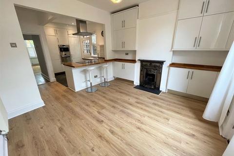 4 bedroom semi-detached house to rent - Wyndham Road, Kingston Upon Thames