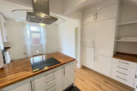 4 bedroom semi-detached house to rent - Wyndham Road, Kingston Upon Thames