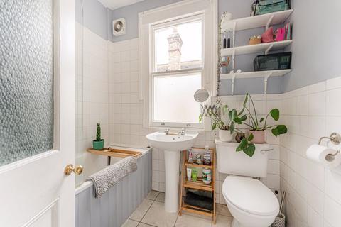 35a Hardwicke Road, London, N13 4SL