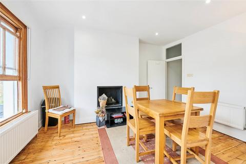 3 bedroom flat to rent, Cato Road, London, SW4