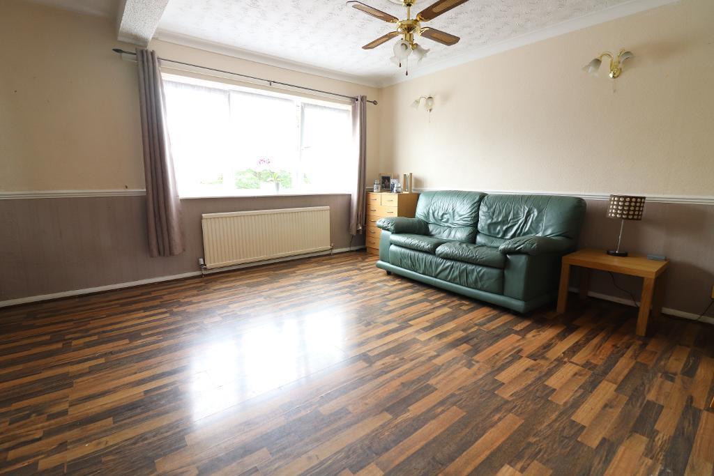 Lewsey Farm, Luton LU4 4 bed terraced house for sale £345,950