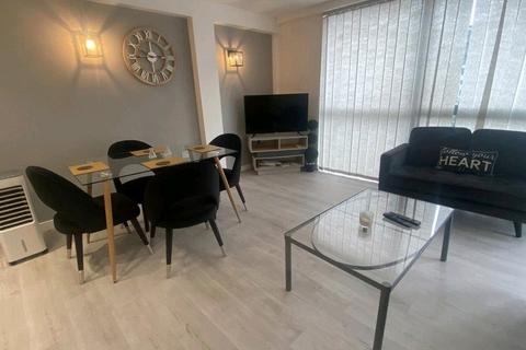 2 bedroom apartment to rent, City Road East( Secure Parking), Manchester M15