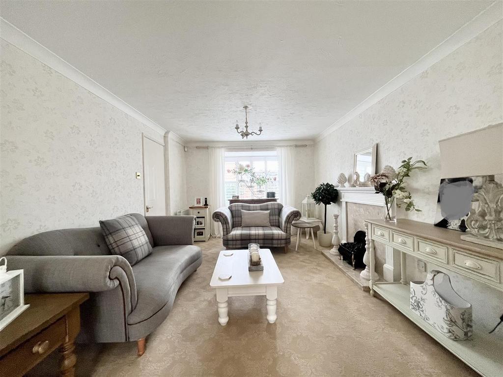 Swale Road, Walmley, Sutton Coldfield 4 bed detached house £460,000