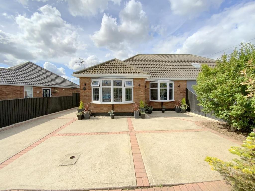 Brian Avenue, Cleethorpes 3 bed semidetached bungalow for sale £220,000