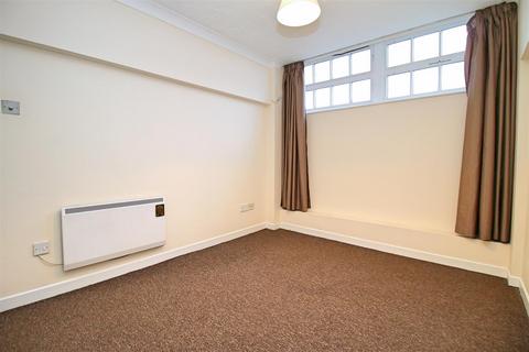 2 bedroom flat for sale, Clyde Street, Bingley, BD16 4JJ