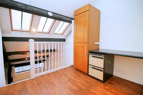 2 bedroom flat for sale, Clyde Street, Bingley, BD16 4JJ