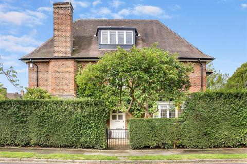 79 Southway, London, NW11 6SB