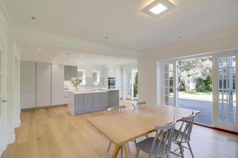 79 Southway, London, NW11 6SB