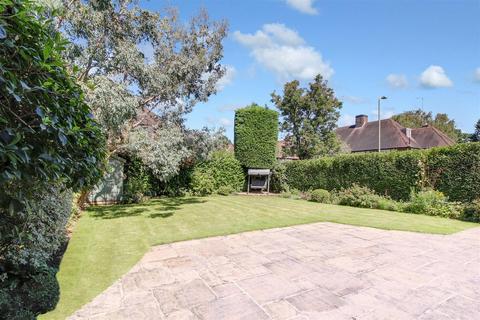 79 Southway, London, NW11 6SB