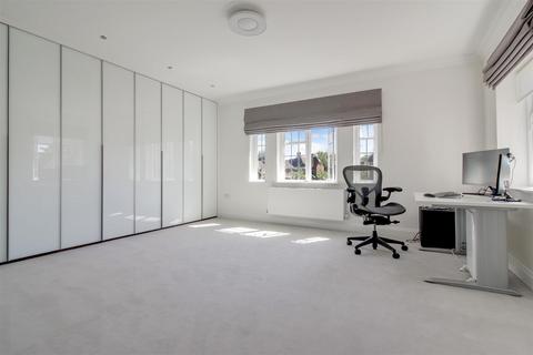 79 Southway, London, NW11 6SB