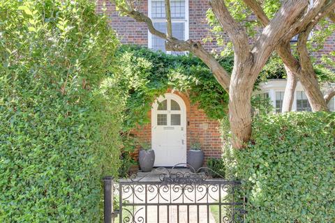 79 Southway, London, NW11 6SB