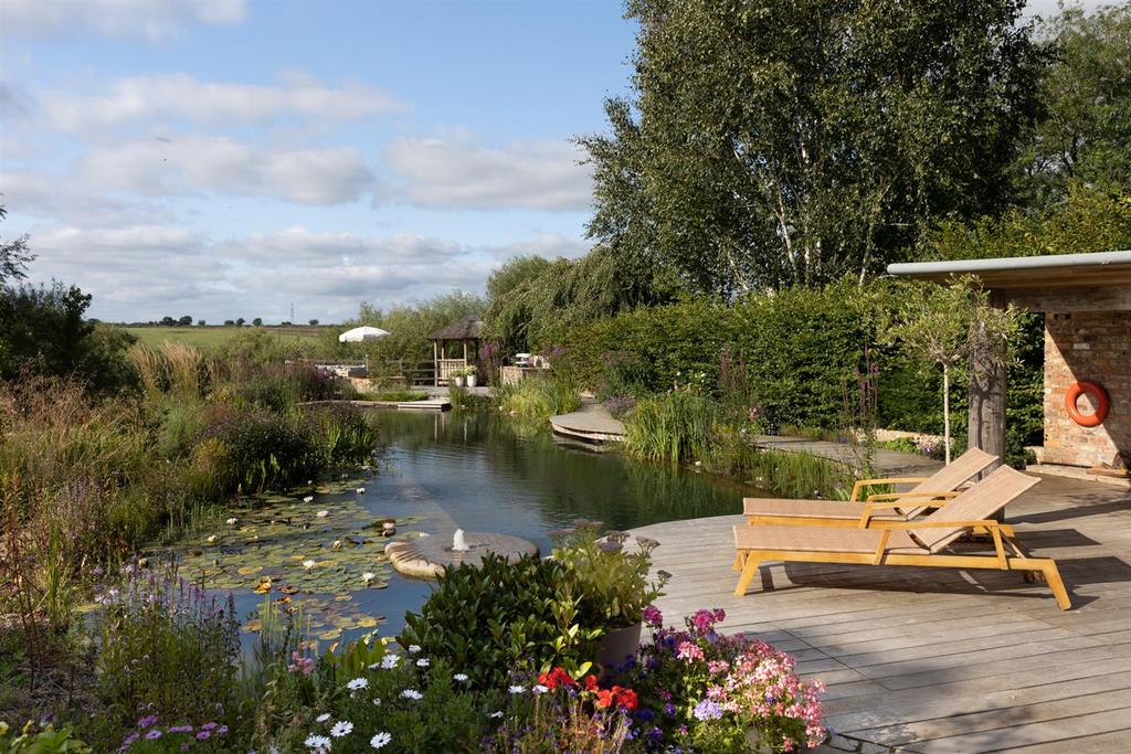 Terrace, gardens, pool