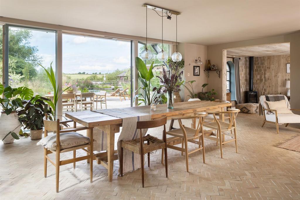 Kitchen dining room