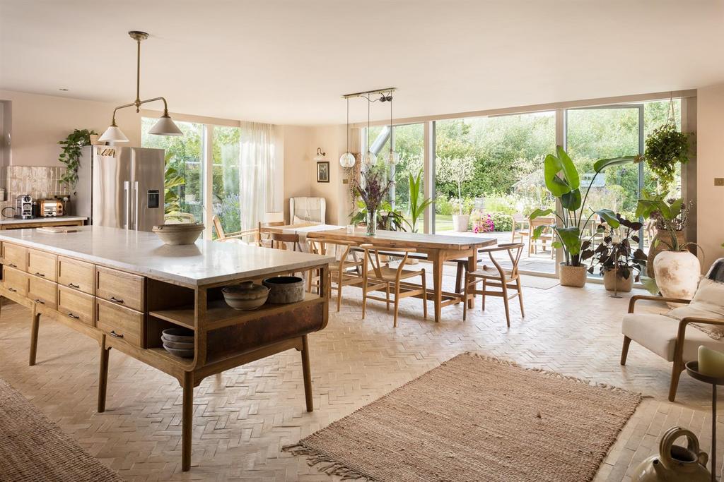 Kitchen dining room
