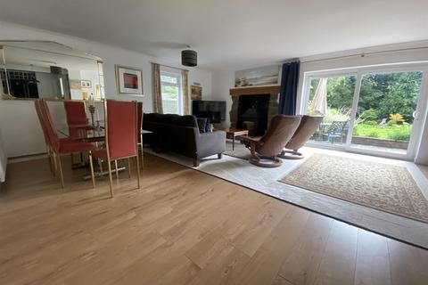 13 Four Ways Drive, Chulmleigh, EX18 7AZ