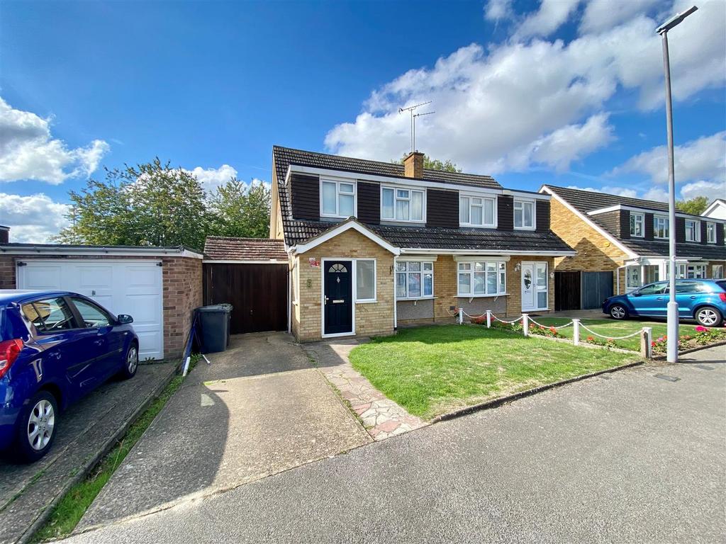 Turnpike Drive, Luton 3 bed semidetached house to rent £1,600 pcm (£