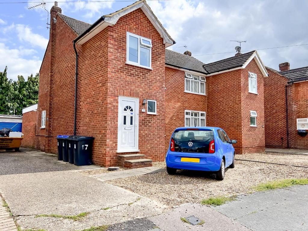 Fullerton Close, West Byfleet KT14 3 bed semidetached house for sale
