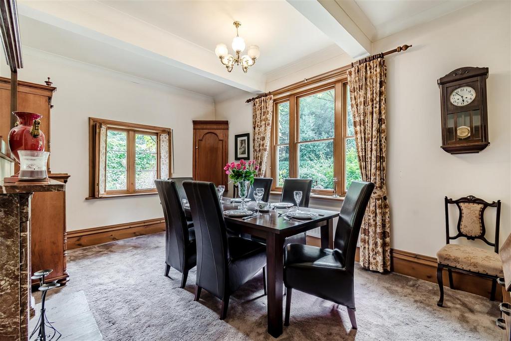 8566481-interior10.jpg