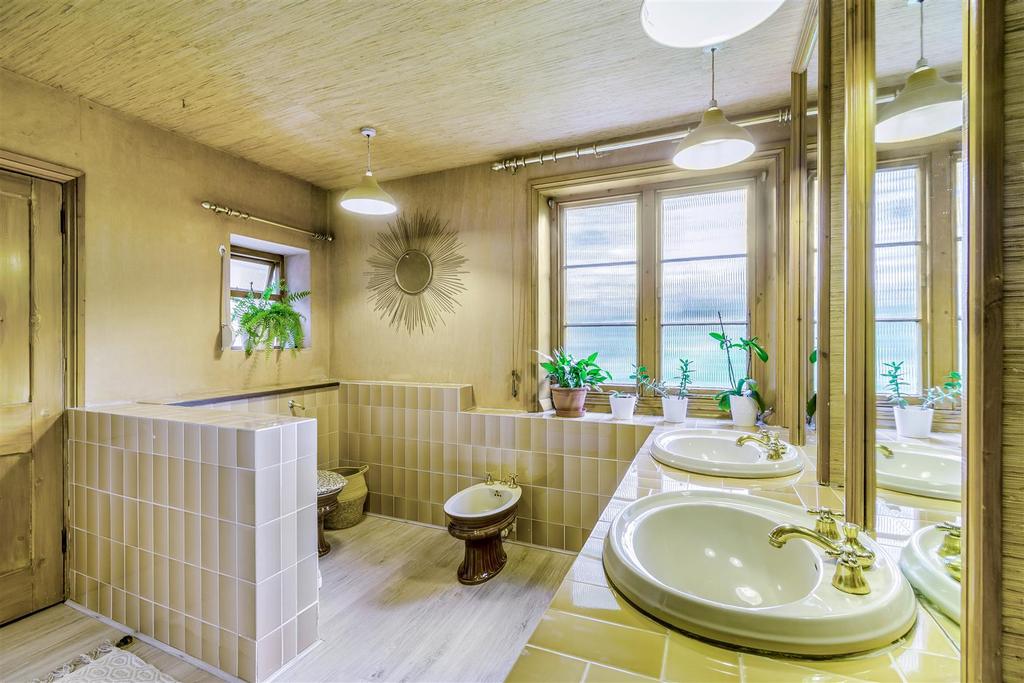 8566481-interior48.jpg