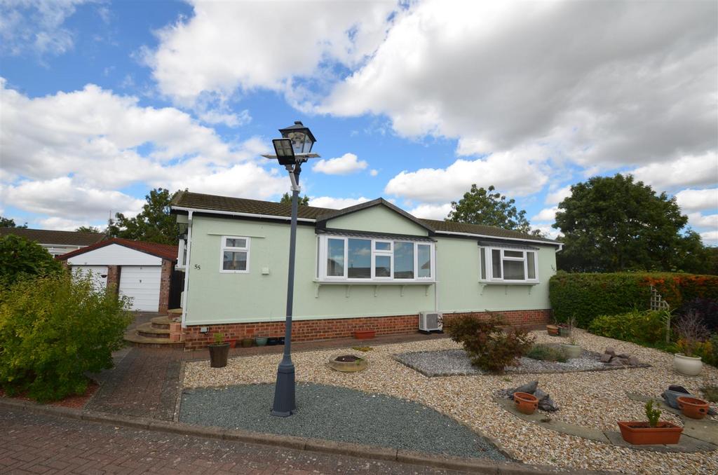 New Road, Clifton, Shefford 2 bed mobile home for sale £235,000